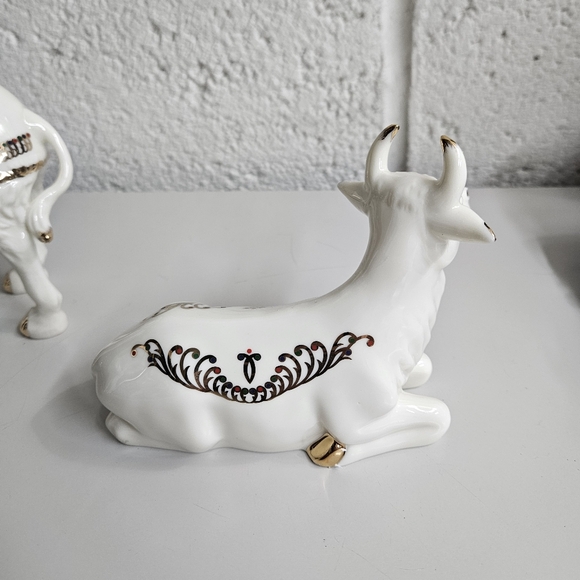 Bon Ton Set of 3 Jade Porcelain Nativity Animals. - Picture 5 of 7